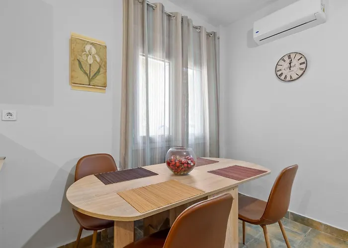 Litsa's Maisonette Near Sea - Center Vakantiehuis *