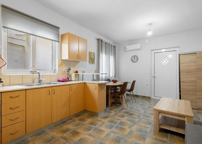 Litsa's Maisonette Near Sea - Center Vakantiehuis *